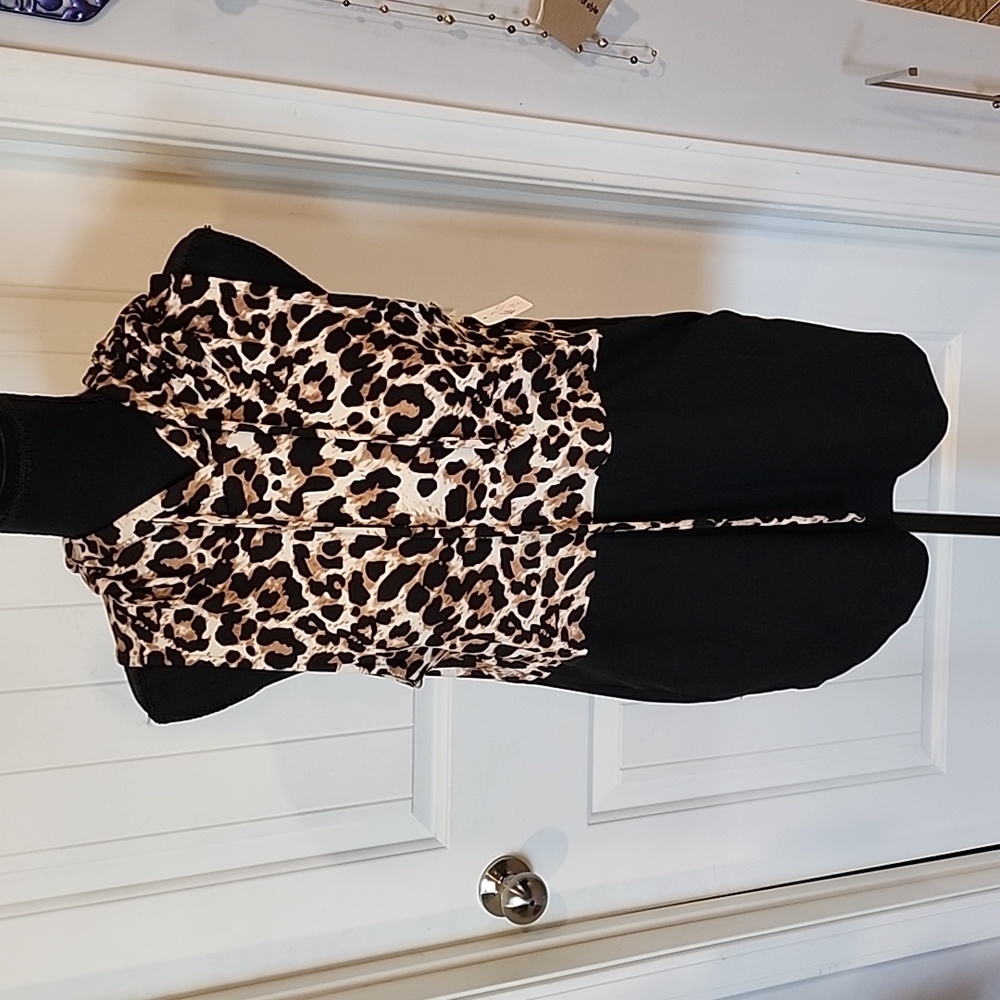 Sleeveless, Leopard/Black hoodie with pockets